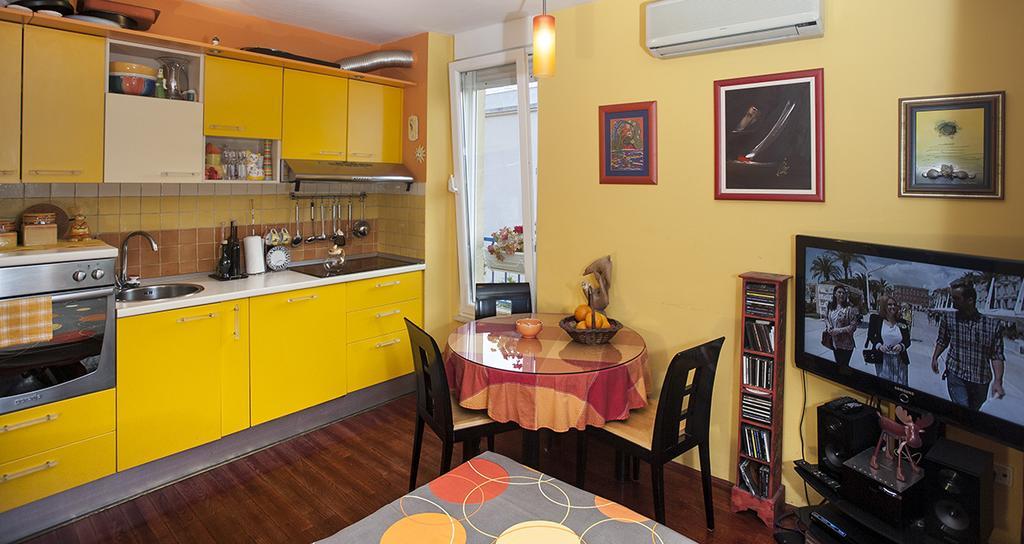 Apartment Sunny Yellow - With Balcony And Parking Place, Split Værelse billede
